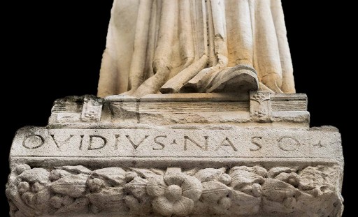 (Ovidio, Tristezas, 1,15-6) | Estatua de Ovidio (1474) en el palazzo de la SS. Annunziata, Sulmona (Italia), 2015