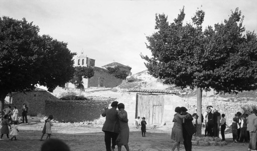 KURT SCHINDLER, 12/IX/1930. Baile de salón moderno en la plaza. Castilla la Vieja: Cenegro - Soria