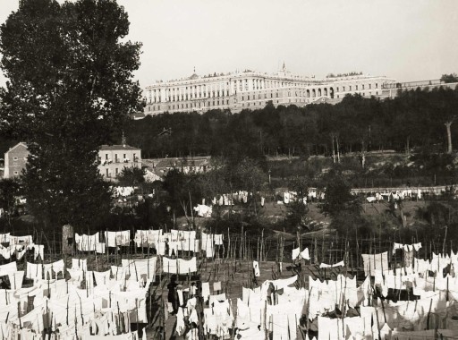 KURT HIELSCHER, 1914-19. Ropa tendida en el entorno del Palacio Real. Castilla la Nueva: Madrid