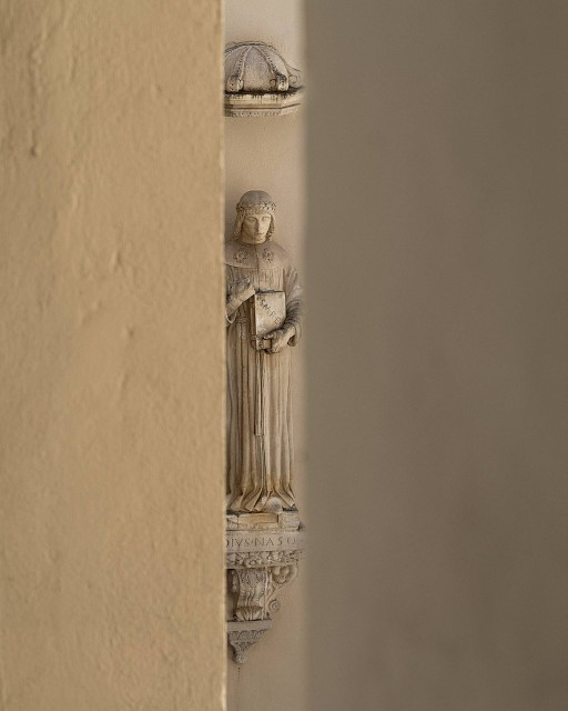 Estatua de Ovidio (1474) en el pallazo de la SS. Annunziata, Sulmona (Italia), 2015